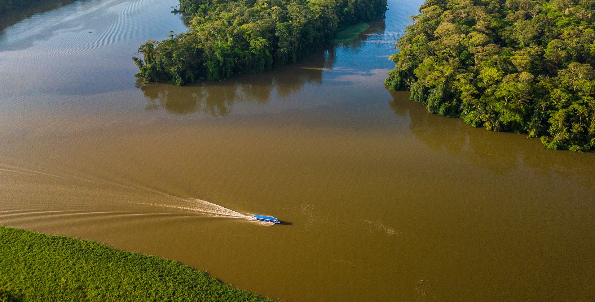Tortuguero canals, Costa Rica © Shutterstock