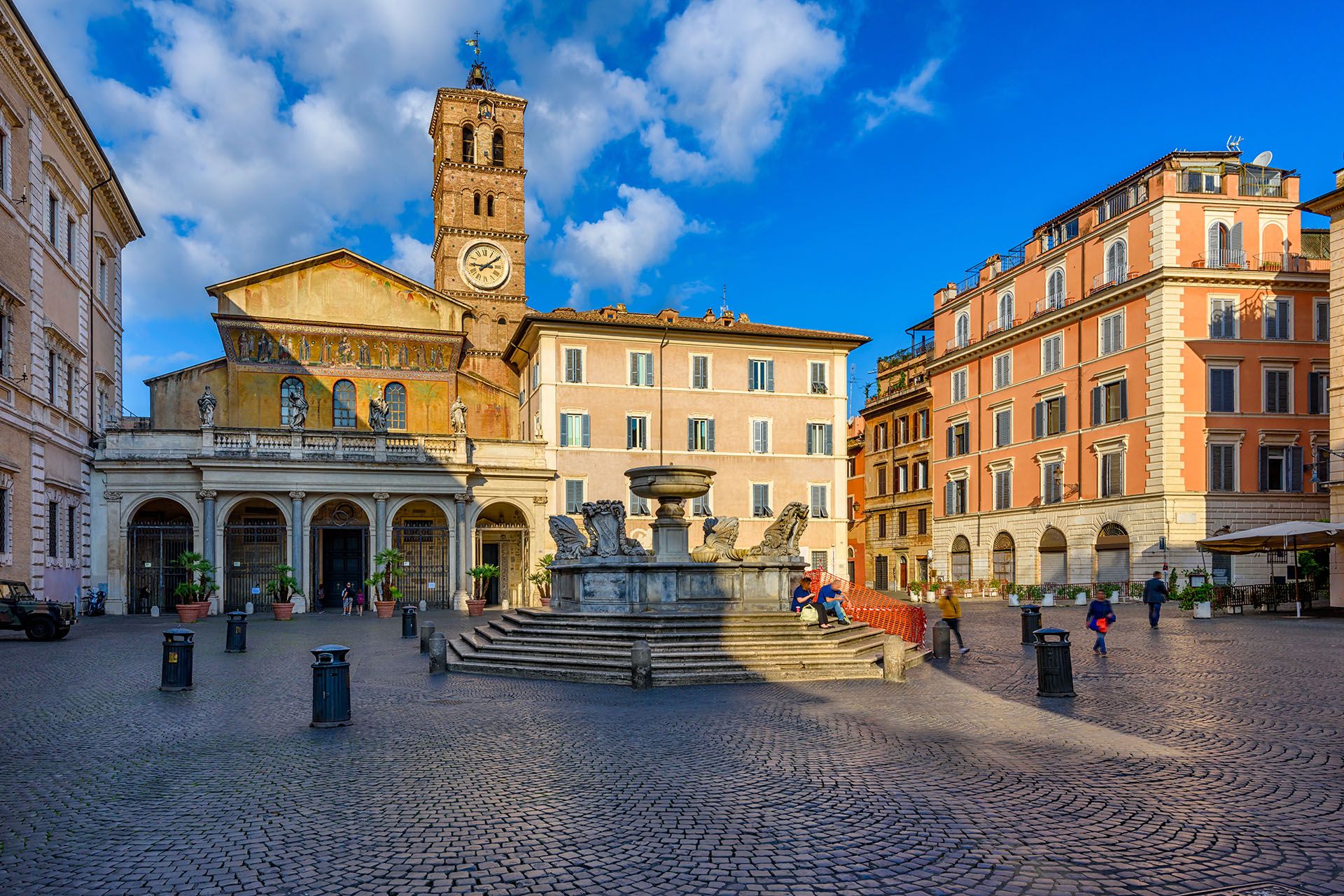 Basilica di Santa Maria in Trastevere and Piazza di Santa Maria in Trastevere, Rome © Catarina Belova/Shutterstock