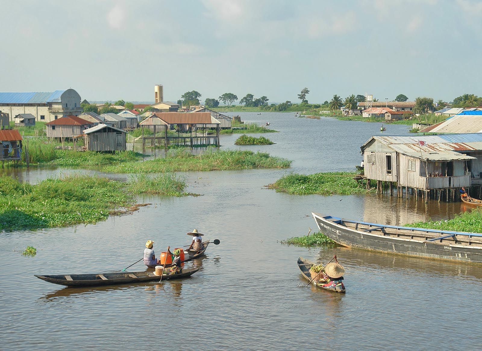 Floating african Lake village Ganvie on Lake Nokoué near Cotonou, Benin © Shutterstock