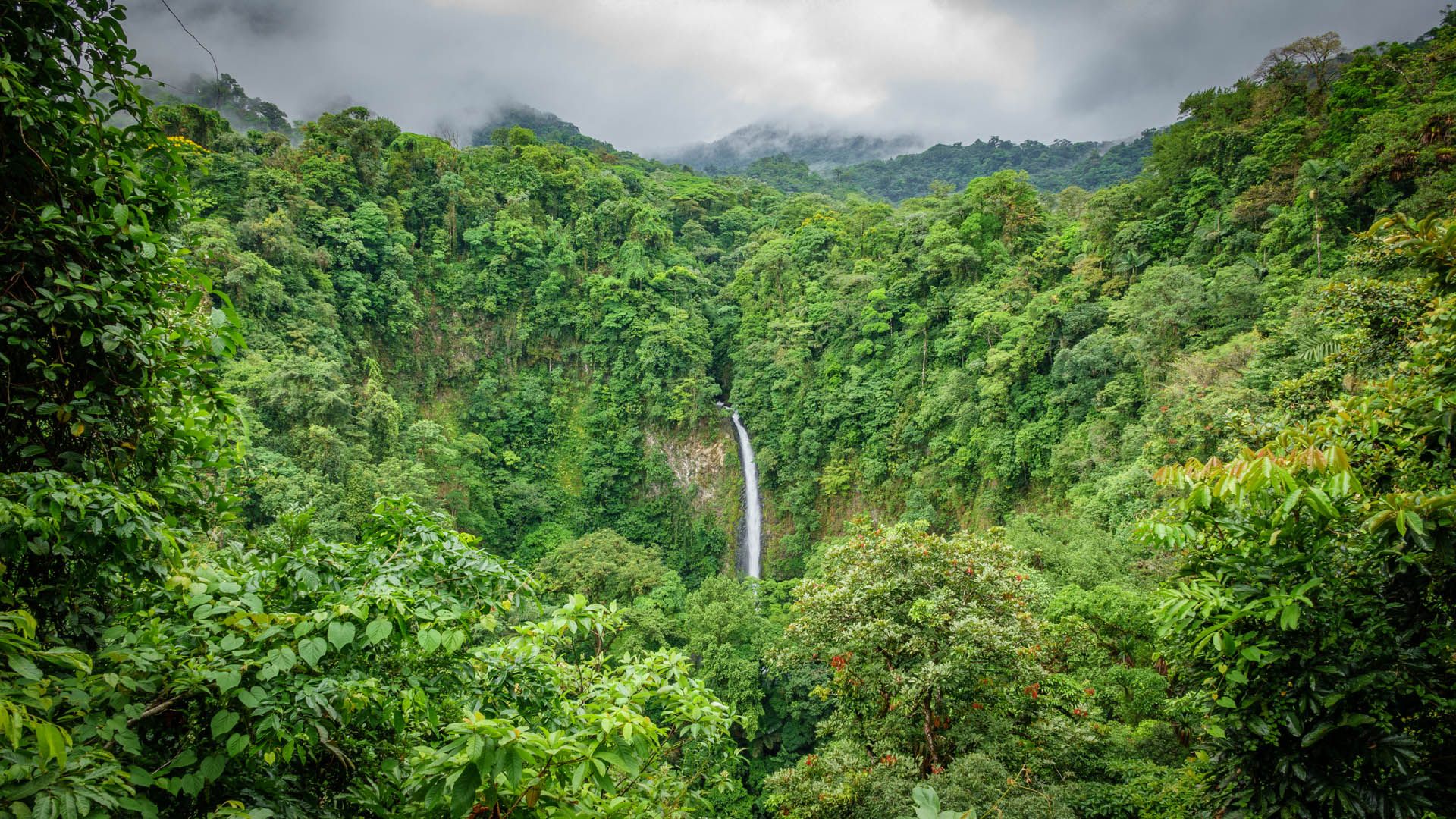 La-Fortuna-waterfall-Arenal-volcano-Costa-Rica-shutterstock_634125518