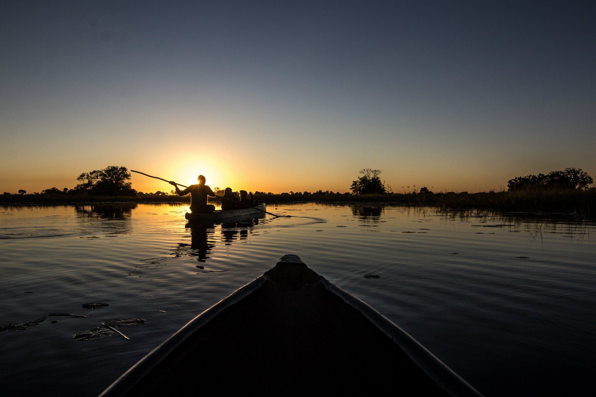 mokoro-boat-okavango-delta-botswana-shutterstock_768420025