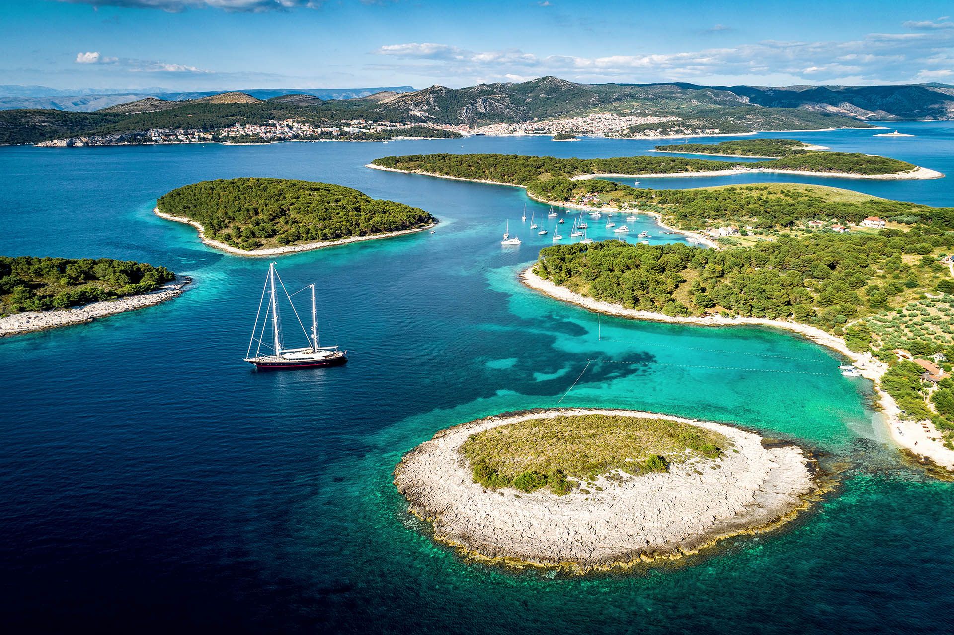 Paklinski Islands in Hvar, Croatia © Shutterstock