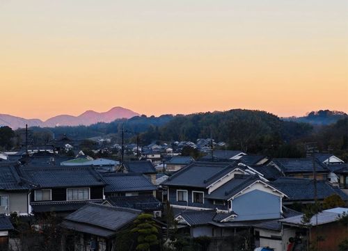 Side street in Asuka at sunset © Dre Roelandt