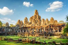 Travel Guide Cambodia Rough Guides - Main view of ancient Bayon temple Angkor, Cambodia © Efired/Shutterstock