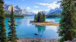 Maligne Lake, Canada ©  Zhukova Valentyna/Shutterstock