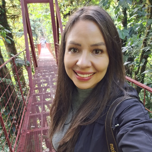 Costa Rica, Playa Santa Teresa, sunset on the beach, surfers © Shutterstock